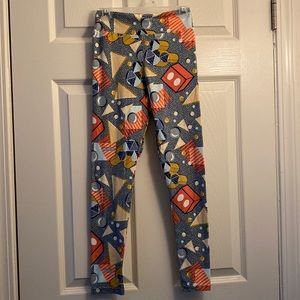 preowned Lularoe Girls Size Tween Mickey leggings length 27